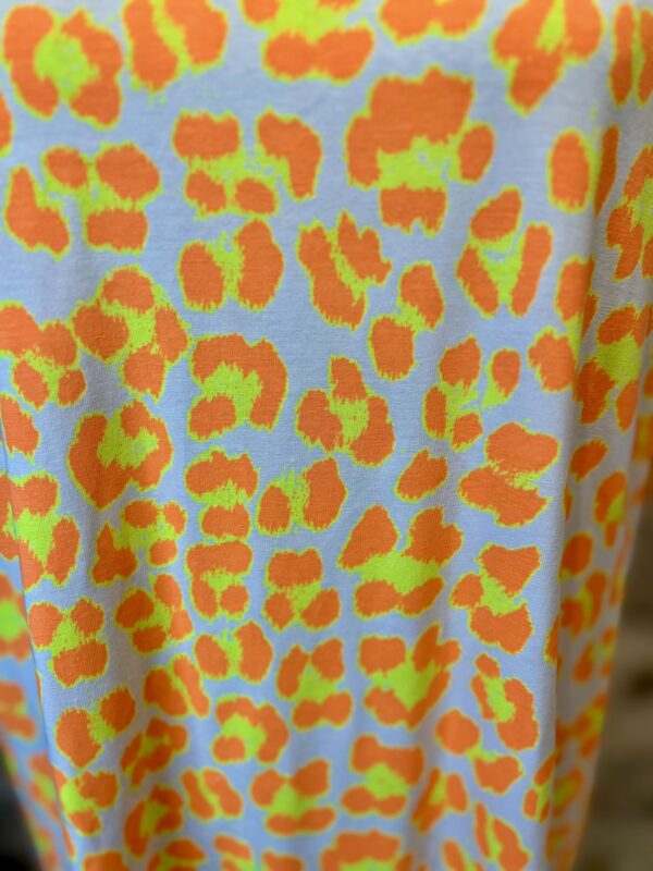 Robe tee-shirt léopard fluo – Image 4